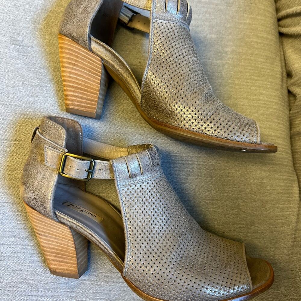 Paul Green- Colleen Perforated Peep Toe Sandals- 91/2